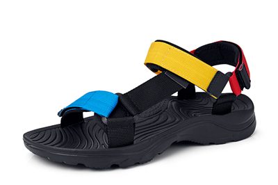20 men’s beach sandals (1)