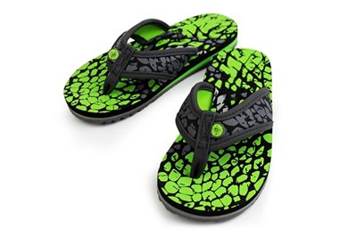 7 camouflage green kid flip flops (1)