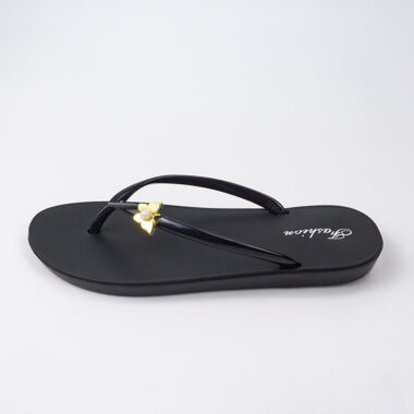 High-quality stylish outdoor women’s flip flops with durable soles