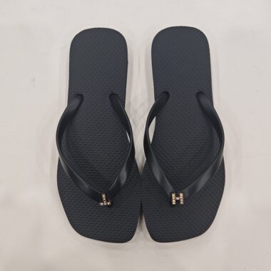 High-quality stylish outdoor women’s flip flops with durable soles