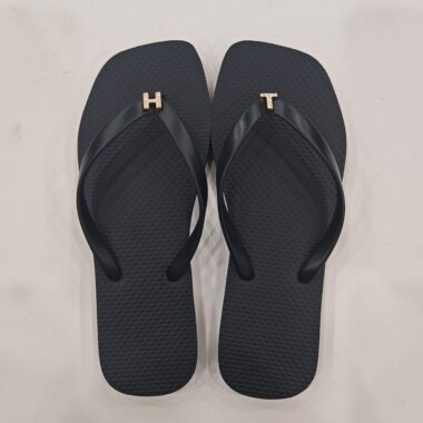 High-quality stylish outdoor women’s flip flops with durable soles