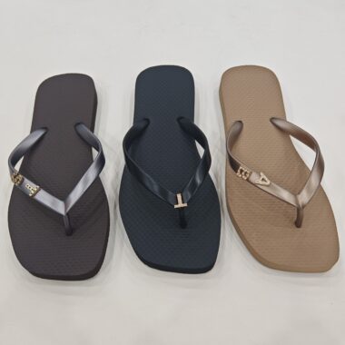 High-quality stylish outdoor women’s flip flops with durable soles