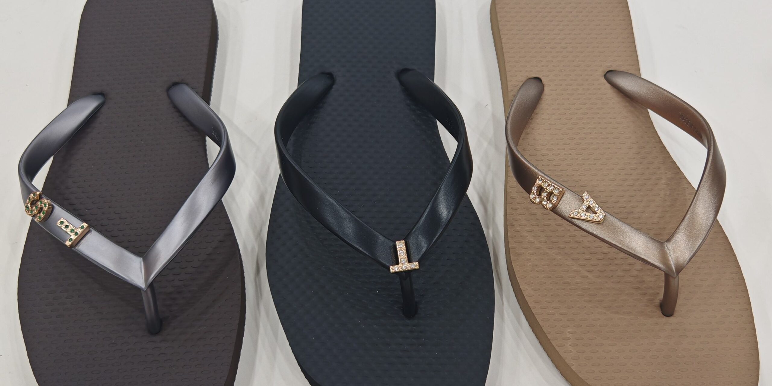 High-quality stylish outdoor women’s flip flops with durable soles