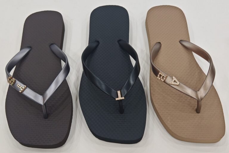 High-quality stylish outdoor women’s flip flops with durable soles