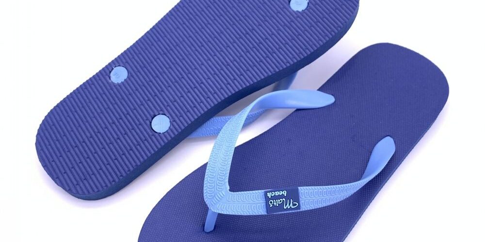 Wholesale custom casual unisex flip flops in various colors and designs