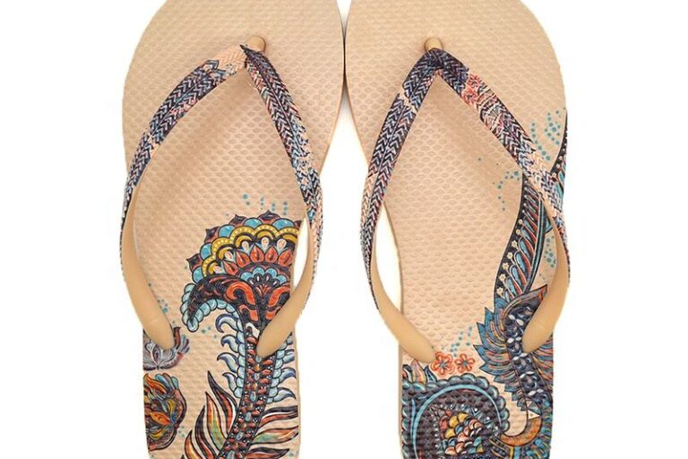 Wholesale personalized printed women’s flip flops with colorful patterns