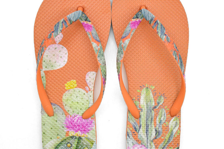 Wholesale personalized printed women’s flip flops with colorful patterns