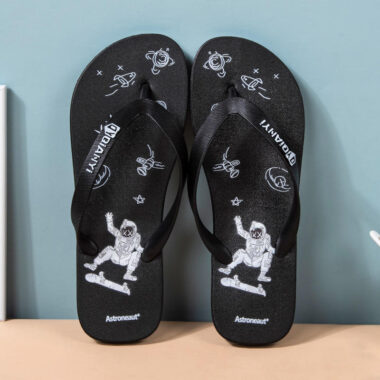 Custom men’s PVC non-slip flip flops for beach and casual wear