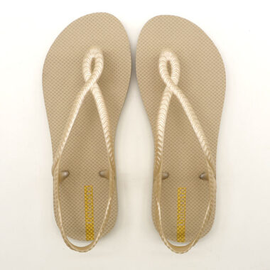Best-selling women’s non-slip flip flops with stylish design