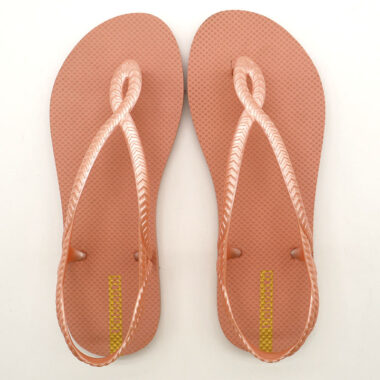 Best-selling women’s non-slip flip flops with stylish design