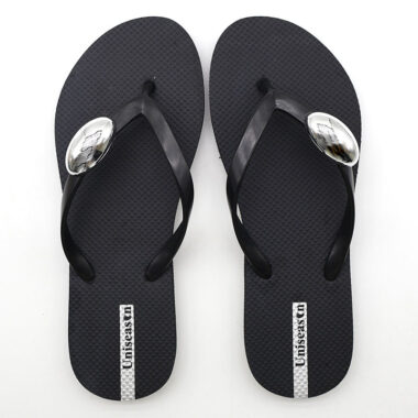 Wholesale women’s flip flops with metal buckle and non-slip sole