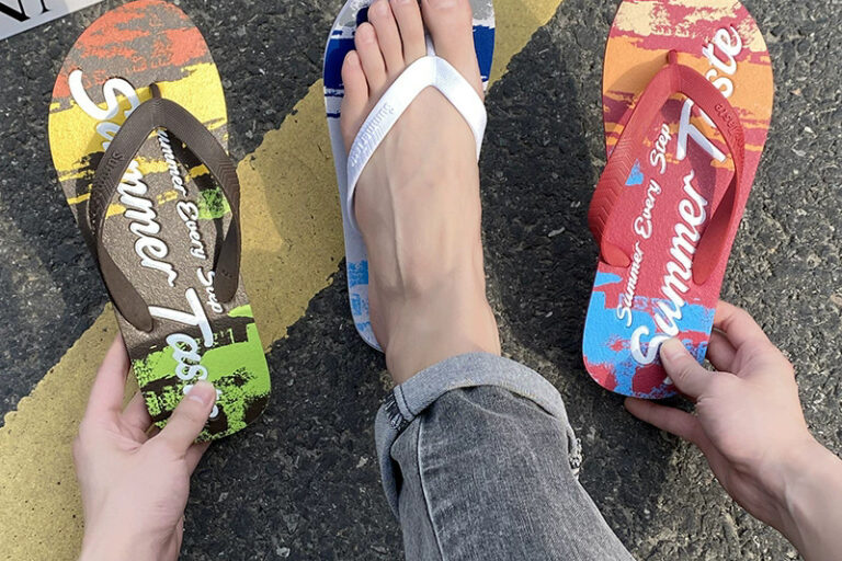 Hot-Selling Trendy Graffiti Men’s Flip Flops for Outdoor Style